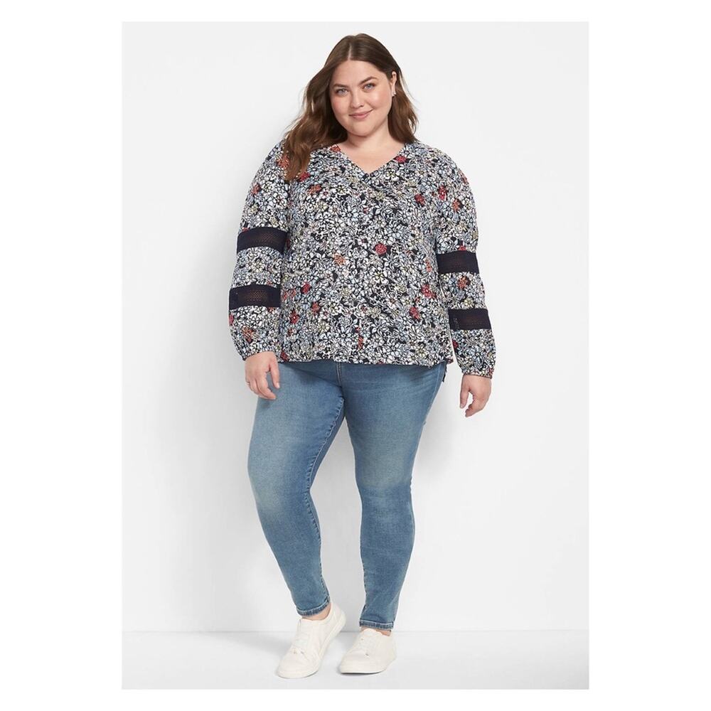 Lane Bryant Blue Floral Button Front Blouse Sz.26/28 NWT